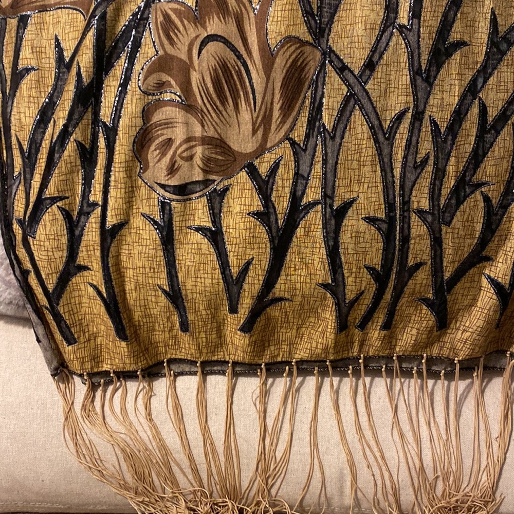 Beautiful Scarf - Picture 2 of 4